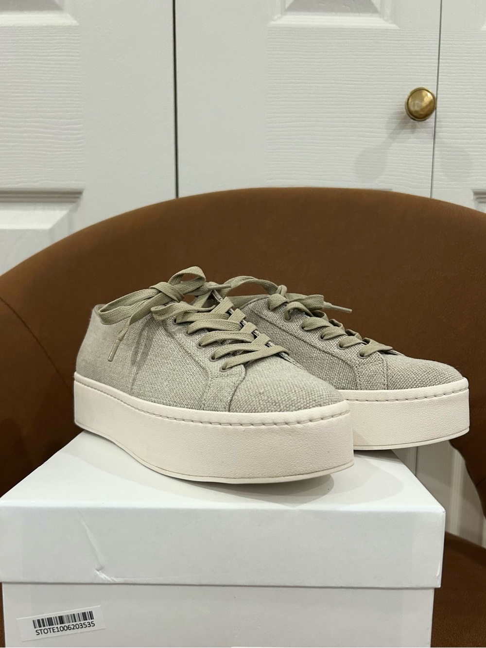 Vince Beige Platform Lace-Up Sneakers Women’s Size 6.5